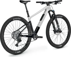 FOCUS RAVEN 8.8 - Carbon Mountainbike - 2023 - Lightgrey / Carbon Raw -Fietswereld Winkels 4000990426220 focus raven 8 1481240