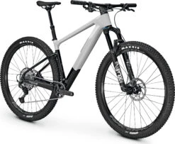 FOCUS RAVEN 8.8 - Carbon Mountainbike - 2023 - Lightgrey / Carbon Raw -Fietswereld Winkels 4000990426220 focus raven 8 1481241