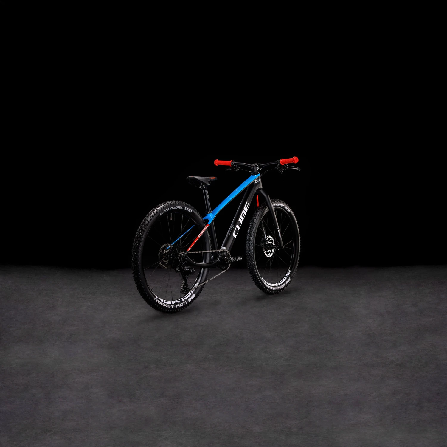 CUBE ELITE 240 C:62 Pro - 24" Carbon Children's Mountainbike - 2023 - Carbon / Blue / Red 5 CUBE ELITE 240 C:62 Pro - 24" Carbon Children's Mountainbike - 2023 - Carbon / Blue / Red - Afbeelding 3