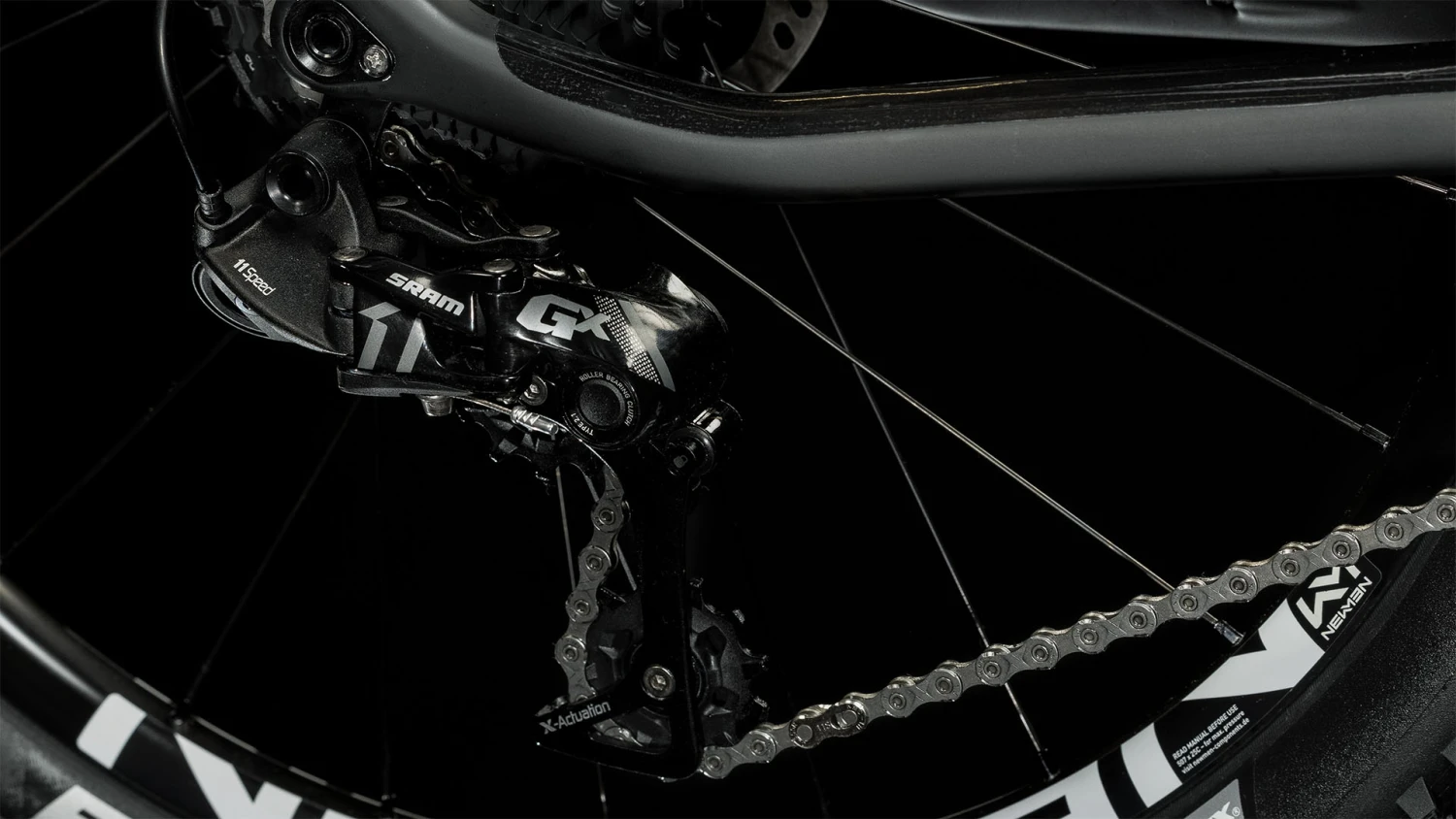 CUBE ELITE 240 C:62 SLX - 24" Carbon Children's Mountainbike - 2023 - Carbon / Blue / Red 8 CUBE ELITE 240 C:62 SLX - 24" Carbon Children's Mountainbike - 2023 - Carbon / Blue / Red - Afbeelding 6