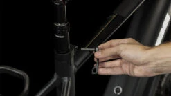 CUBE TOURING HYBRID Pro 625 - Trekking E-Bike - 2023 - Black / Metal -Fietswereld Winkels 631102 d 027121 1401348