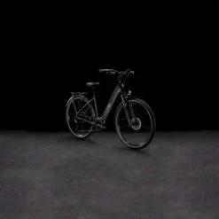 CUBE TOURING HYBRID Pro 625 - Easy Entry Electric Touring Bike - 2023 - Black / Metal 11 CUBE TOURING HYBRID Pro 625 - Easy Entry Electric Touring Bike - 2023 - Black / Metal -Fietswereld Winkels 631102 p 107211 1401311