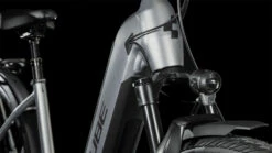 CUBE KATHMANDU HYBRID SLX 750 - Easy Entry Electric Touring Bike - 2023 - Polarsilver / Black -Fietswereld Winkels 631303 d 149811 1399525