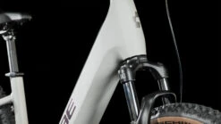 CUBE REACTION HYBRID ONE 750 - 27.5" Lage Instap E-Mountainbike - 2023 - Lightgrey / Rose 18 CUBE REACTION HYBRID ONE 750 - 27.5" Lage Instap E-Mountainbike - 2023 - Lightgrey / Rose -Fietswereld Winkels 634072 d 1415561 1413150