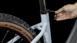 CUBE REACTION HYBRID Pro 750 - 27.5" Easy Entry Electric Mountain Bike - 2023 - Flashwhite / Black -Fietswereld Winkels 634112 d 1416281 1400821