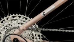 CUBE REACTION HYBRID Pro 625 - Electric Mountain Bike - 2023 - Blushrose / Silver A00 -Fietswereld Winkels 634121 d 0316461 1400775 2