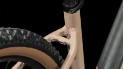 CUBE REACTION HYBRID Pro 625 - 27.5" Easy Entry Electric Mountain Bike - 2023 - Blushrose / Silver -Fietswereld Winkels 634122 d 1116611 1400800