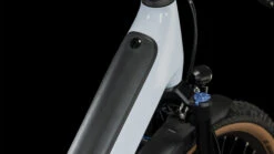 CUBE REACTION HYBRID Pro 750 Allroad - 27.5" Lage Instap E-Mountainbike - 2023 - Flashwhite / Black 12 CUBE REACTION HYBRID Pro 750 Allroad - 27.5" Lage Instap E-Mountainbike - 2023 - Flashwhite / Black -Fietswereld Winkels 634161 d 1017171 1400793 2