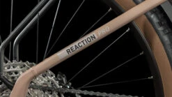 CUBE REACTION HYBRID Pro 750 Allroad - 27.5" Lage Instap E-Mountainbike - 2023 - Blushrose / Silver - B-Keus -Fietswereld Winkels 634171 d 1317531 1400791 3