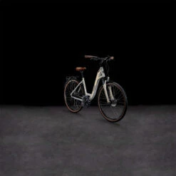 CUBE TOURING Pro - Easy Entry Touring Bike - 2023 - Pearlysilver / Black -Fietswereld Winkels 648150 p 1024811 1398136