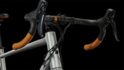 CUBE ATTAIN Pro - Racefiets - 2023 - Zilver / Oranje -Fietswereld Winkels 676200 d 0228021 1398597