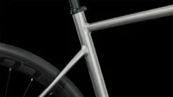 CUBE ATTAIN Pro - Racefiets - 2023 - Zilver / Oranje -Fietswereld Winkels 676200 d 0428041 1398599