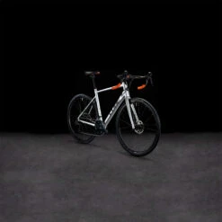 CUBE ATTAIN Pro - Racefiets - 2023 - Zilver / Oranje -Fietswereld Winkels 676200 p 0028051 1398594