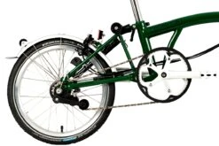 Brompton C Line Utility - 3-Speed - High Bar - Extended Seatpost - Dynamo - 16" Folding Bike - 2022 - Racing Green Matt -Fietswereld Winkels c line explore 6 speed high bar extended seatpost racing green matt 5 1214089 1