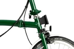 Brompton C Line Utility - 3-Speed - High Bar - Telescopic Seatpost - Dynamo - 16" Folding Bike - 2022 - Racing Green Matt -Fietswereld Winkels c line explore 6 speed high bar extended seatpost racing green matt 7 1214091