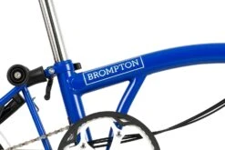 Brompton C Line Utility - 3-Speed - Mid Bar - Standard Seatpost - 16" Folding Bike - 2022 - Picadilly Blue Matt -Fietswereld Winkels c line explore 6 speed mid bar standard seatpost picadilly blue matt 5 1215549 1