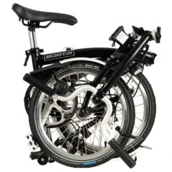Brompton C Line Utility - 3-Speed - Mid Bar - Standard Seatpost - Dynamo - 16" Folding Bike - 2022 - Black Matt -Fietswereld Winkels c line utility 3 speed mid bar standard seatpost dynamo black matt 3 1219668