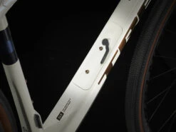 Trek Checkpoint SLR 6 AXS - Carbon Gravel Bike - 2024 - Era White/Emerald Iris 23 Trek Checkpoint SLR 6 AXS - Carbon Gravel Bike - 2024 - Era White/Emerald Iris -Fietswereld Winkels checkpointslr6etap 5 1504598