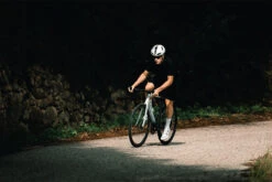 Basso DIAMANTE DISC - Ultegra 8150 Di2 - Carbon Road Bike - 2023 - Fade Opal White -Fietswereld Winkels diamante action desk7 1360118