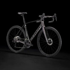 Trek Domane SL 7 Ultegra Di2 Roadbike Gen. 3 - 2023 - Dark Prismatic / Trek Black -Fietswereld Winkels domanesl7 portrait 1232523