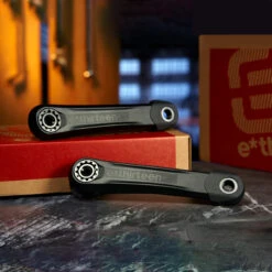 E-thirteen E*thirteen Helix Core E*spec Crankarmen - Bosch / Brose / TQ | 24mm ISIS - Zwart 9 E-thirteen E*thirteen Helix Core E*spec Crankarmen - Bosch / Brose / TQ | 24mm ISIS - Zwart -Fietswereld Winkels e thirteen helix core e spec crankarms for bosch gen 4 black lay 1552187