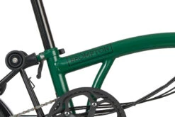 Brompton Electric C Line Explore - 6-Speed - High Bar - Telescopic Seatpost - 16" Elektrische Vouwfiets - 2023 - Racing Green -Fietswereld Winkels electric c line explore 6 speed high bar extended seatpost racing green 6 1452372