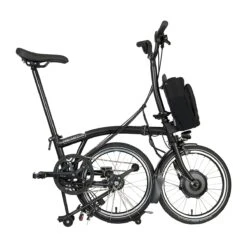 Brompton Electric C Line Explore - 6-Speed - Mid Bar - Standard Seatpost - 16" Elektrische Vouwfiets - 2023 - Matt Black -Fietswereld Winkels electric c line explore 6 speed mid bar standart seatpost black 3 1452632