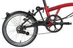 Brompton Electric C Line Explore - 6-Speed - Mid Bar - Standard Seatpost - 16" Elektrische Vouwfiets - 2023 - House Red Matt 14 Brompton Electric C Line Explore - 6-Speed - Mid Bar - Standard Seatpost - 16" Elektrische Vouwfiets - 2023 - House Red Matt -Fietswereld Winkels electric c line explore 6 speed mid bar standart seatpost house red 5 1453190