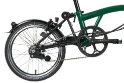 Brompton Electric C Line Explore - 6-Speed - Mid Bar - Standard Seatpost - 16" Elektrische Vouwfiets - 2023 - Racing Green 14 Brompton Electric C Line Explore - 6-Speed - Mid Bar - Standard Seatpost - 16" Elektrische Vouwfiets - 2023 - Racing Green -Fietswereld Winkels electric c line explore 6 speed mid bar standart seatpost racing green 5 1452917