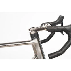 Falkenjagd ARISTOS R SPEEDGRAVEL - Shimano 105 Di2 - Titan Gravel Bike - 2023 -Fietswereld Winkels falkenjagd aristos r speedgravel di2 07 1527914