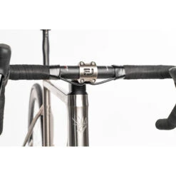 Falkenjagd ARISTOS R SPEEDGRAVEL - Shimano 105 Di2 - Titan Gravel Bike - 2023 -Fietswereld Winkels falkenjagd aristos r speedgravel di2 12 1527918