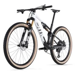 BMC FOURSTROKE 01 LTD - 29" Carbon Mountainbike - 2024 - Cool White / Black 13 BMC FOURSTROKE 01 LTD - 29" Carbon Mountainbike - 2024 - Cool White / Black -Fietswereld Winkels fourstroke 01 ltd cool white black 3 1569110