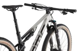 BMC FOURSTROKE TWO - 29" Carbon Mountainbike - 2024 - Arctic Silver / Black 16 BMC FOURSTROKE TWO - 29" Carbon Mountainbike - 2024 - Arctic Silver / Black -Fietswereld Winkels fourstroke two arctic silver black 5 1569304
