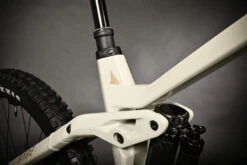 Haibike HYBE 9 I750Wh - 29"/27.5" E-Mountainbike - 2024 - Matt Gloss Grey Red -Fietswereld Winkels hybe 5 1572306