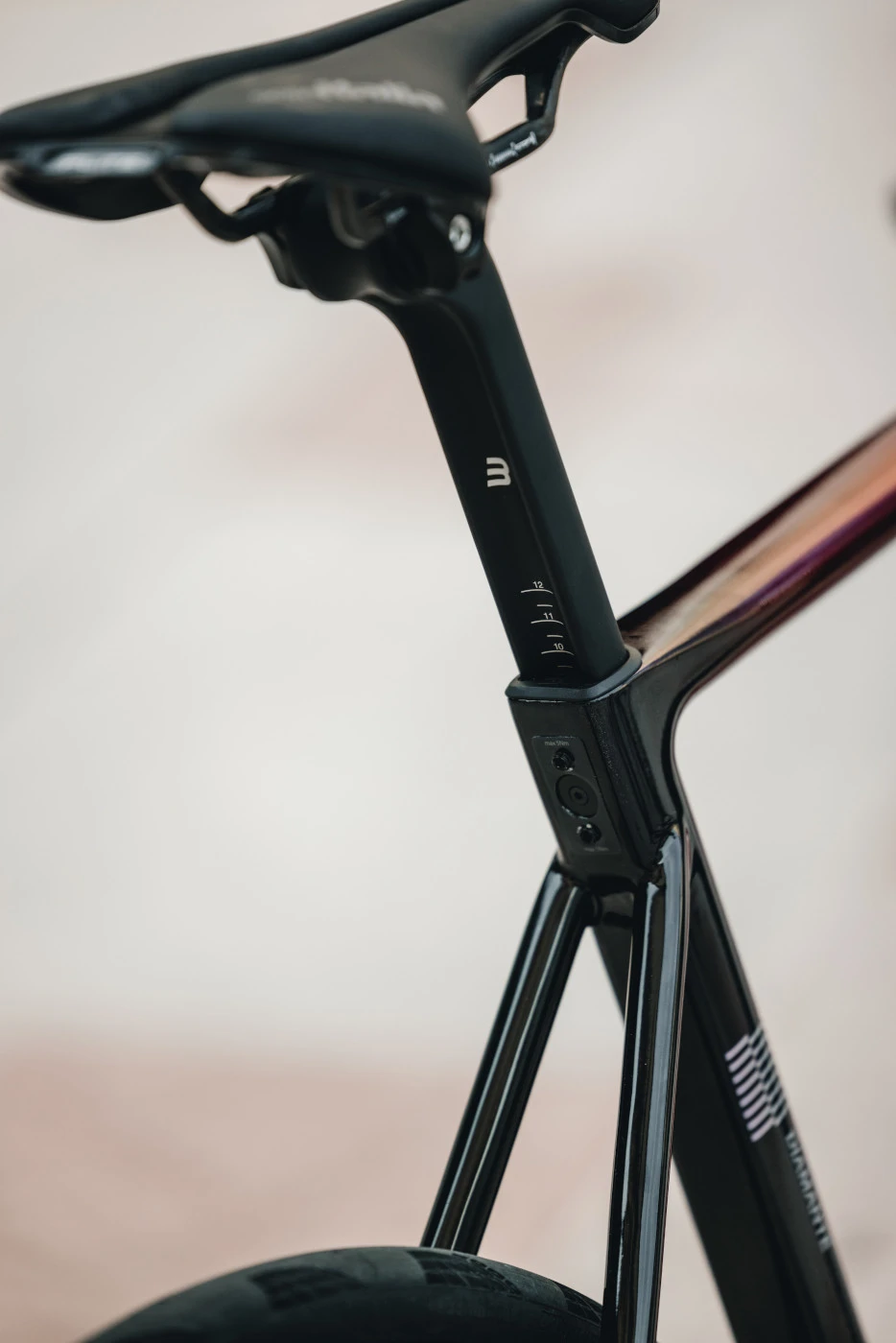 Basso DIAMANTE DISC - Ultegra 8150 Di2 - Carbon Road Bike - 2023 - Candy Red 11 Basso DIAMANTE DISC - Ultegra 8150 Di2 - Carbon Road Bike - 2023 - Candy Red - Afbeelding 9