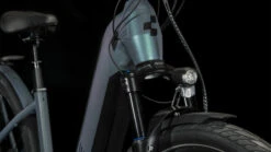 CUBE KATHMANDU HYBRID ABS 750 - Easy Entry Trekking E-Bike - 2023 - Smaragdgrey / Blue 16 CUBE KATHMANDU HYBRID ABS 750 - Easy Entry Trekking E-Bike - 2023 - Smaragdgrey / Blue -Fietswereld Winkels kathmandu hybrid abs 750 easy entry smaragdgrey blue 6 1459407