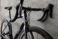 Liv LANGMA ADVANCED SL - Dura Ace Di2 Womens Road Bike - 2022 - Artic Light / Chrome -Fietswereld Winkels langma advanced sl da 11 1115263