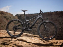 Giant TRANCE X ADVANCED E+ ELITE 1 - Carbon Electric Mountain Bike - 2023 - Gunmetal Black -Fietswereld Winkels my23 trance x adv elite e 1 product hires 01 1549219
