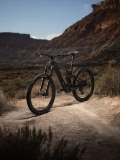 Giant TRANCE X ADVANCED E+ ELITE 1 - Carbon Electric Mountain Bike - 2023 - Gunmetal Black -Fietswereld Winkels my23 trance x adv elite e 1 product hires 02 1549221