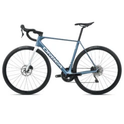 Orbea ORCA M30 - 105 Carbon Racefiets - 2024 - Slate Blue - Halo Silver (matt) -Fietswereld Winkels r107ttcc orbea orca m30 blue 02 1569869