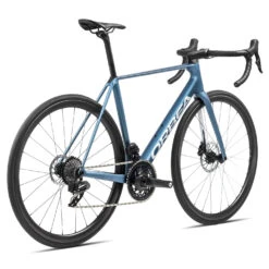 Orbea ORCA M30 - 105 Carbon Racefiets - 2024 - Slate Blue - Halo Silver (matt) -Fietswereld Winkels r107ttcc orbea orca m30 blue 04 1569867