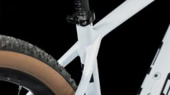 CUBE REACTION C:62 Pro - 29" Carbon Mountainbike - 2023 - White / Blue / Red -Fietswereld Winkels reaction c62 pro white blue red 3 1408738