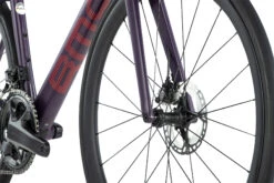 BMC ROADMACHINE 01 THREE - Carbon Roadbike - 2023 - Violet & Neon Red -Fietswereld Winkels roadmachine 01 three detail 09 1411456