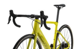 BMC ROADMACHINE AMP TWO - Electric Road Bike - 2023 - Lime Yellow & Midnight Blue 19 BMC ROADMACHINE AMP TWO - Electric Road Bike - 2023 - Lime Yellow & Midnight Blue -Fietswereld Winkels roadmachine amp two yel blu wht detail 08 1410850