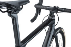 BMC ROADMACHINE TWO - Carbon Roadbike - 2023 - Carbon / Metallic Grey 28 BMC ROADMACHINE TWO - Carbon Roadbike - 2023 - Carbon / Metallic Grey -Fietswereld Winkels roadmachine two detail 10 1410913