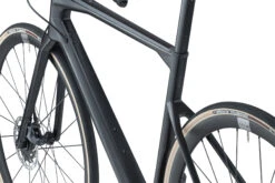 BMC ROADMACHINE TWO - Carbon Roadbike - 2023 - Carbon / Metallic Grey 30 BMC ROADMACHINE TWO - Carbon Roadbike - 2023 - Carbon / Metallic Grey -Fietswereld Winkels roadmachine two detail 13 1410916