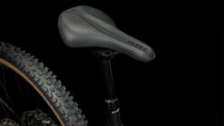 CUBE STEREO 140 HPC Rookie - 27.5" Carbon Jongere Mountainbike - 2023 - Grey / Olive -Fietswereld Winkels stereo 140 hpc rookie grey olive 3 1410750