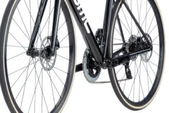 BMC TEAMMACHINE ALR ONE - Rival AXS Racefiets - 2023 - Black / White 18 BMC TEAMMACHINE ALR ONE - Rival AXS Racefiets - 2023 - Black / White -Fietswereld Winkels teammachine alr one detail 10 1411518