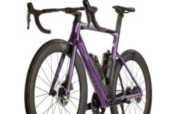 BMC TIMEMACHINE ROAD 01 ONE - Carbon Roadbike - 2023 - Carbon / White -Fietswereld Winkels timemachine road 01 one prp blk cbn detail 05 1412212