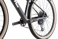 BMC TWOSTROKE 01 TWO - 29" Carbon Mountain Bike - 2023 - Anthracite Prisma / White 20 BMC TWOSTROKE 01 TWO - 29" Carbon Mountain Bike - 2023 - Anthracite Prisma / White -Fietswereld Winkels twostroke 01 two iri wht blk detail 02 1412472